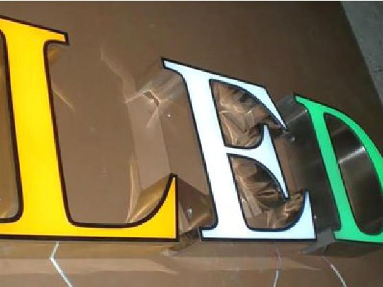 柳城介绍LED招牌的基础知识。